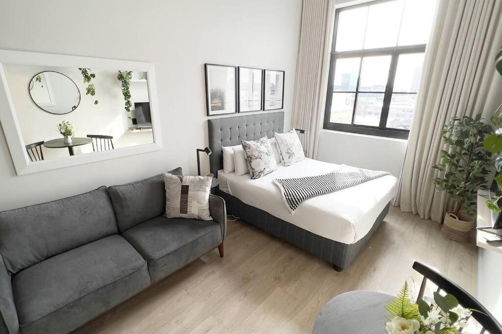 Apartment Luxury Tiny / Co_living / Views Cape Town